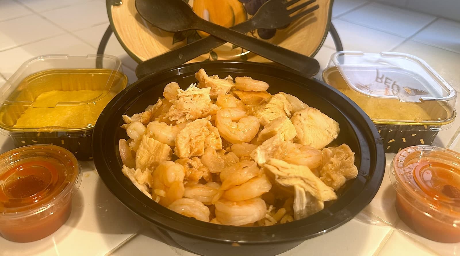 22 oz bowl of two meat jambalaya with chicken and shrimp, served with cornbread and sauces